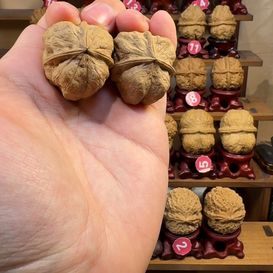 铁核桃把件肌肉尊金蟾三棱