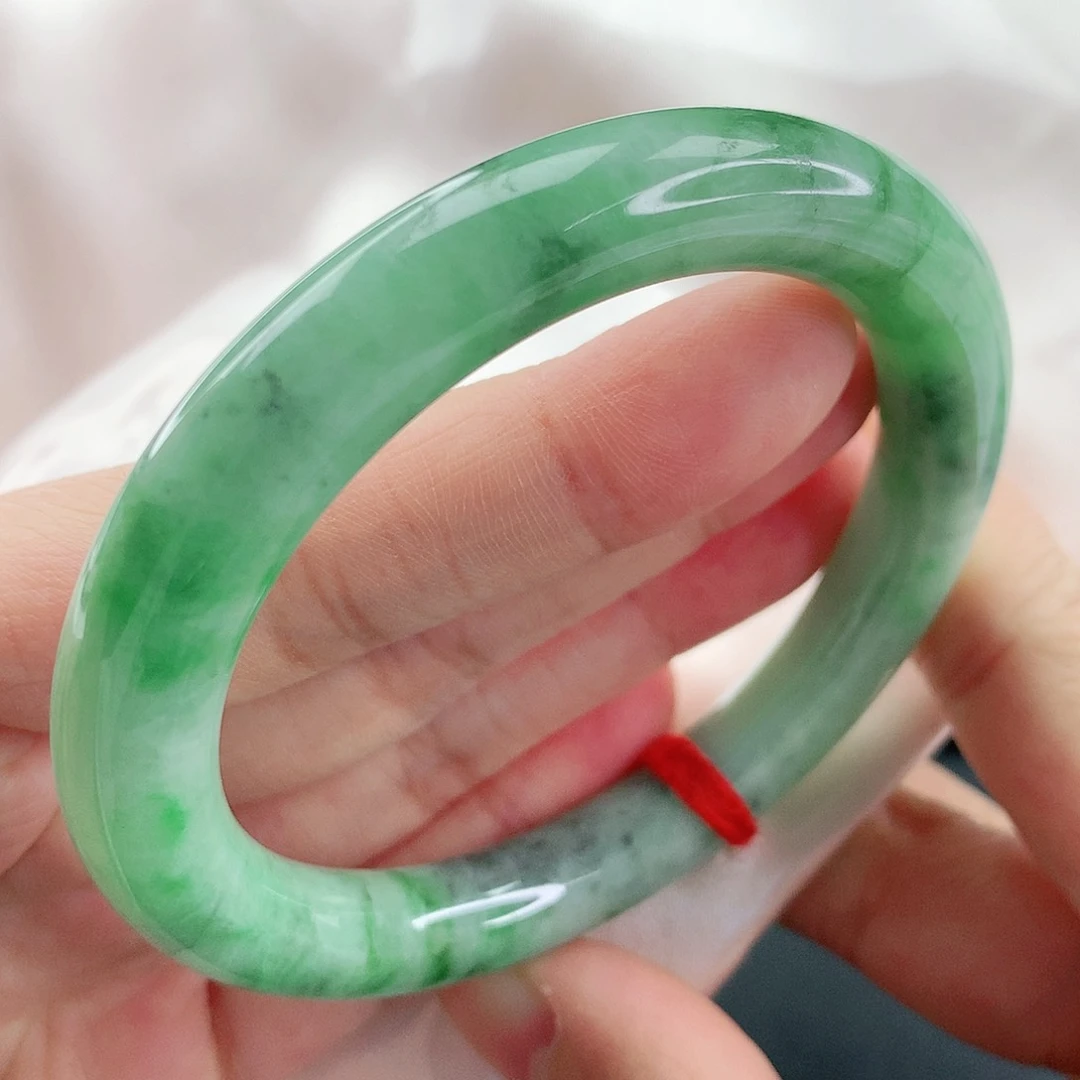 翡翠手镯未镶嵌，127