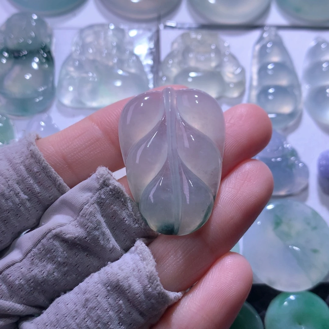 翡翠未镶嵌颈饰叶子