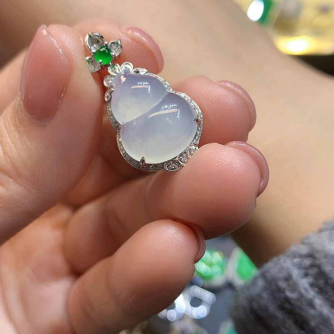 翡翠吊坠(不含链)18K金镶嵌