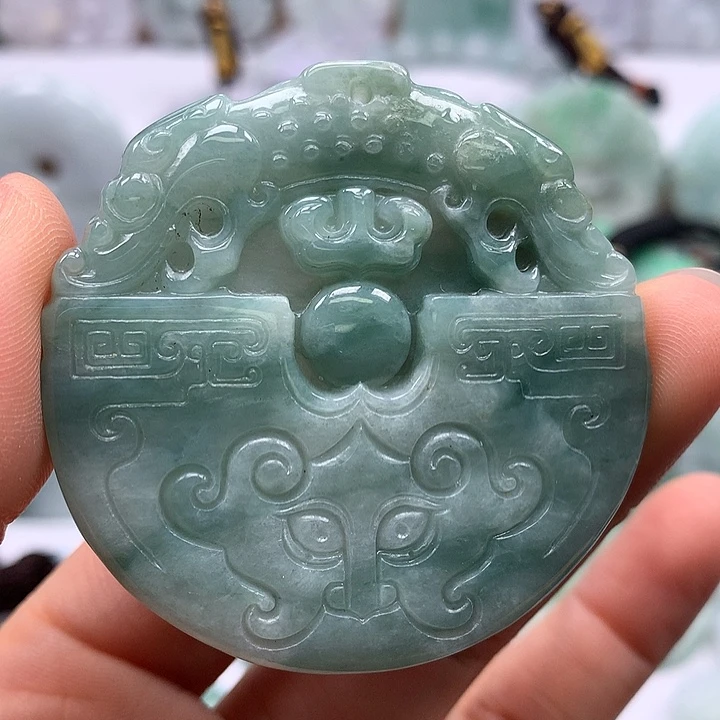 翡翠未镶嵌颈饰饕餮福利