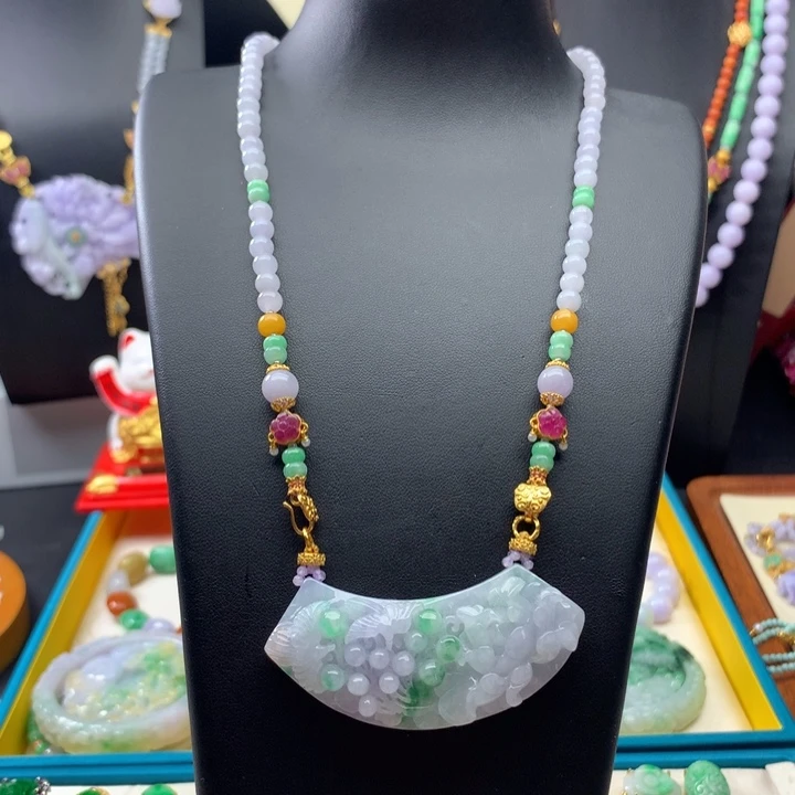 翡翠颈饰未镶嵌翡翠花牌