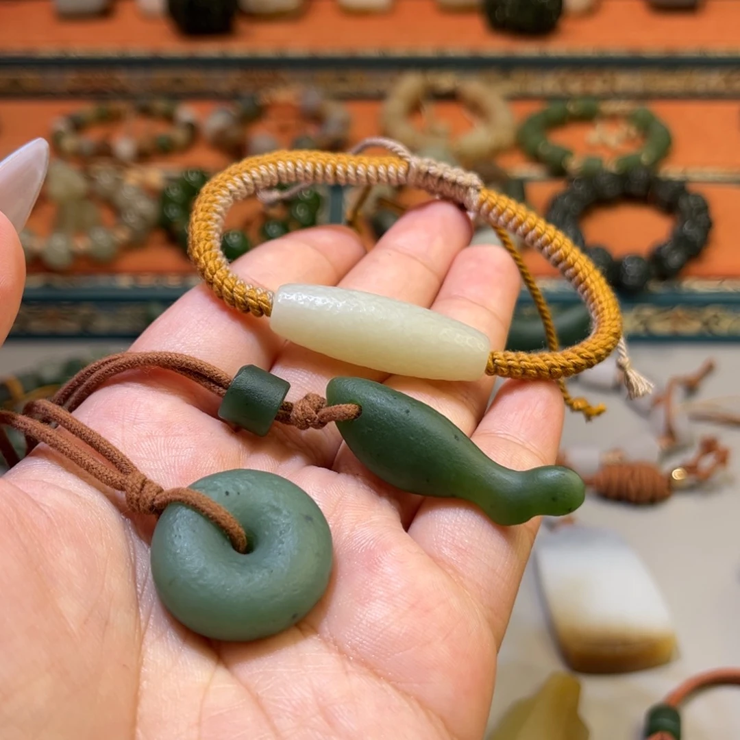 和田玉未镶嵌颈饰假****•