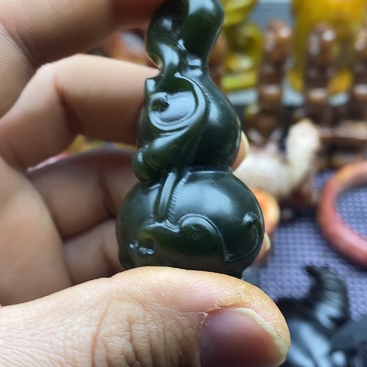 未镶嵌蛇纹石玉颈饰