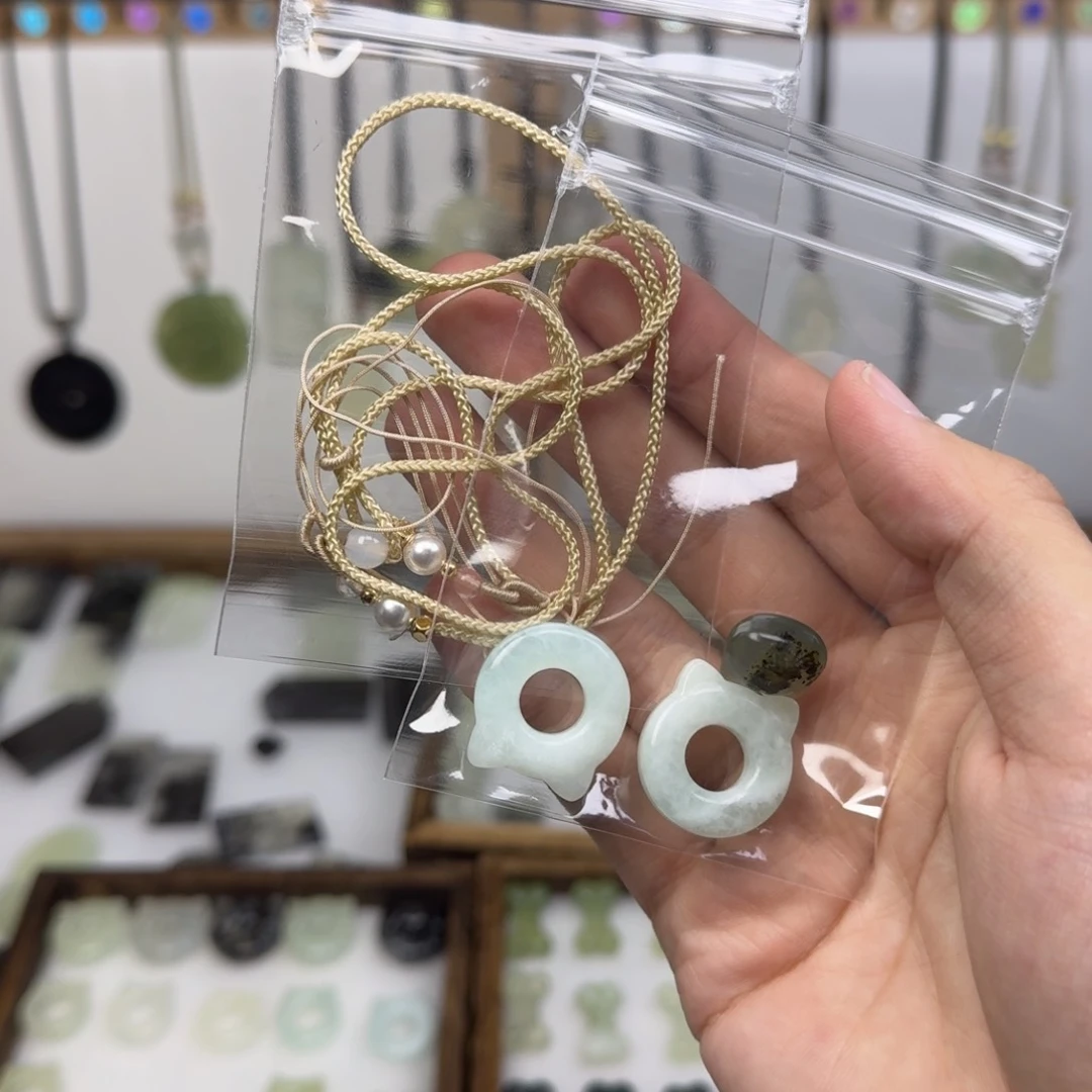 蛇纹石玉吊坠未镶嵌别****）