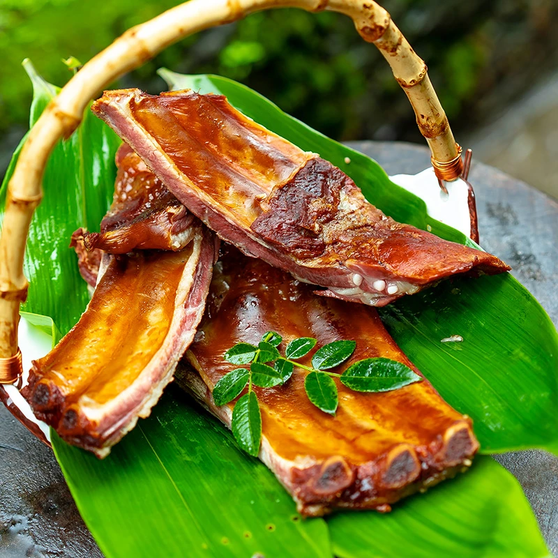 湖北恩施柴火烟熏五花腊肉川味香肠猪脚排骨