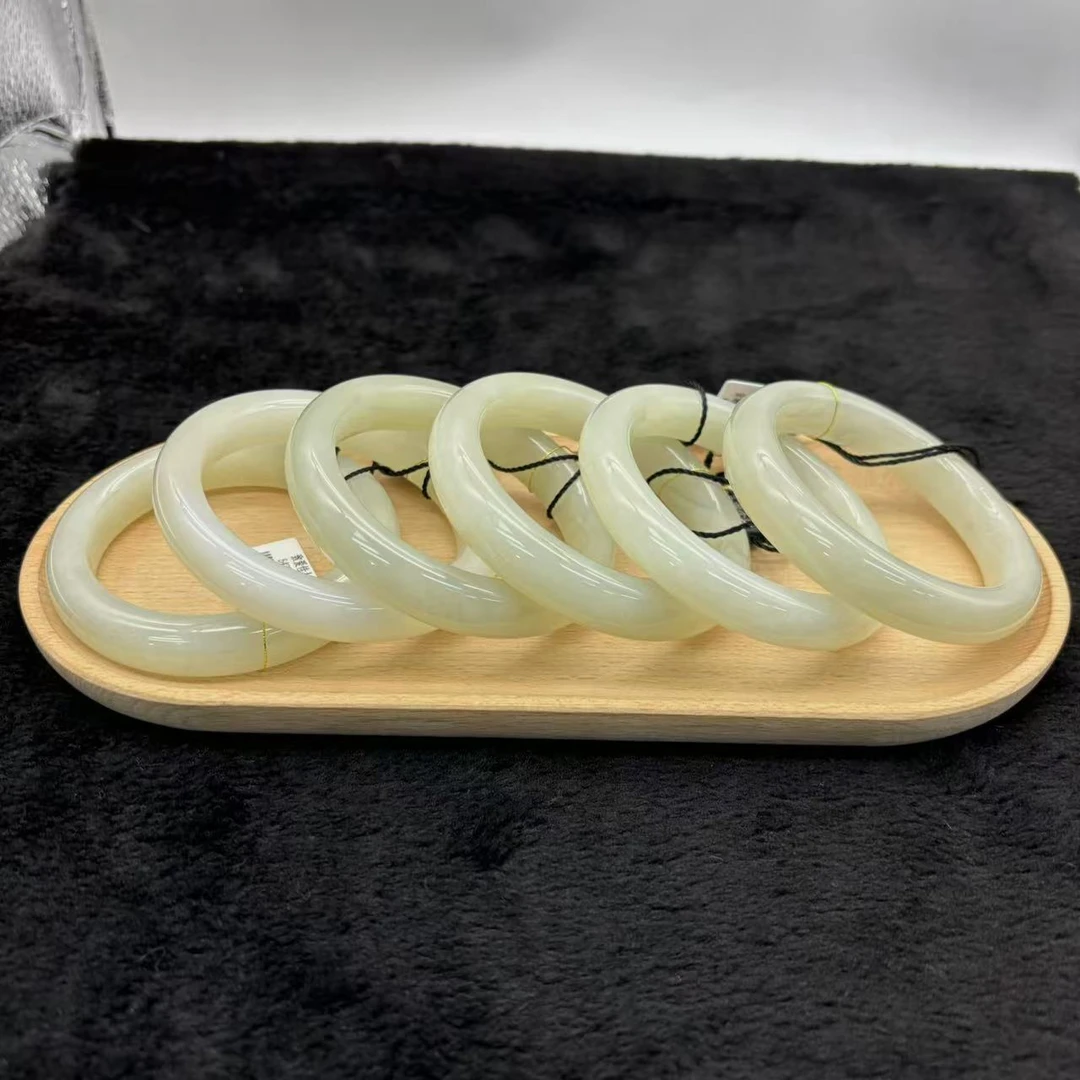 天然和田玉手镯精美时尚气质有瑕款多样性发货其一40