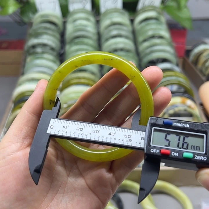 蛇纹石玉未镶嵌手镯22