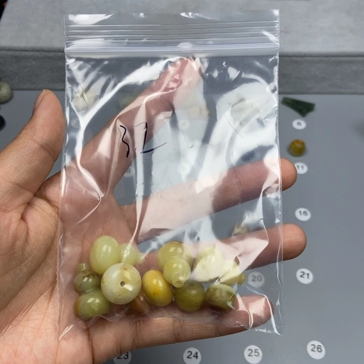 蛇纹石玉未镶嵌颈饰江
