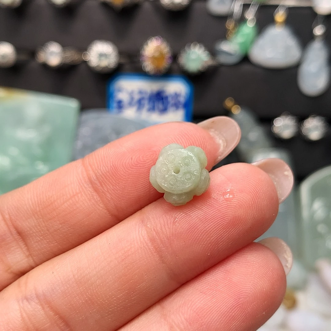 翡翠未镶嵌颈饰毛货莲花