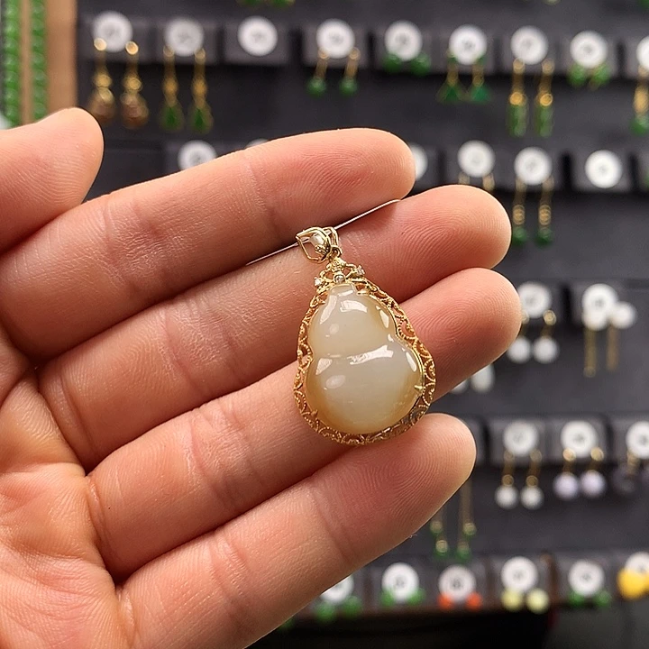 和田玉颈饰18K金镶嵌