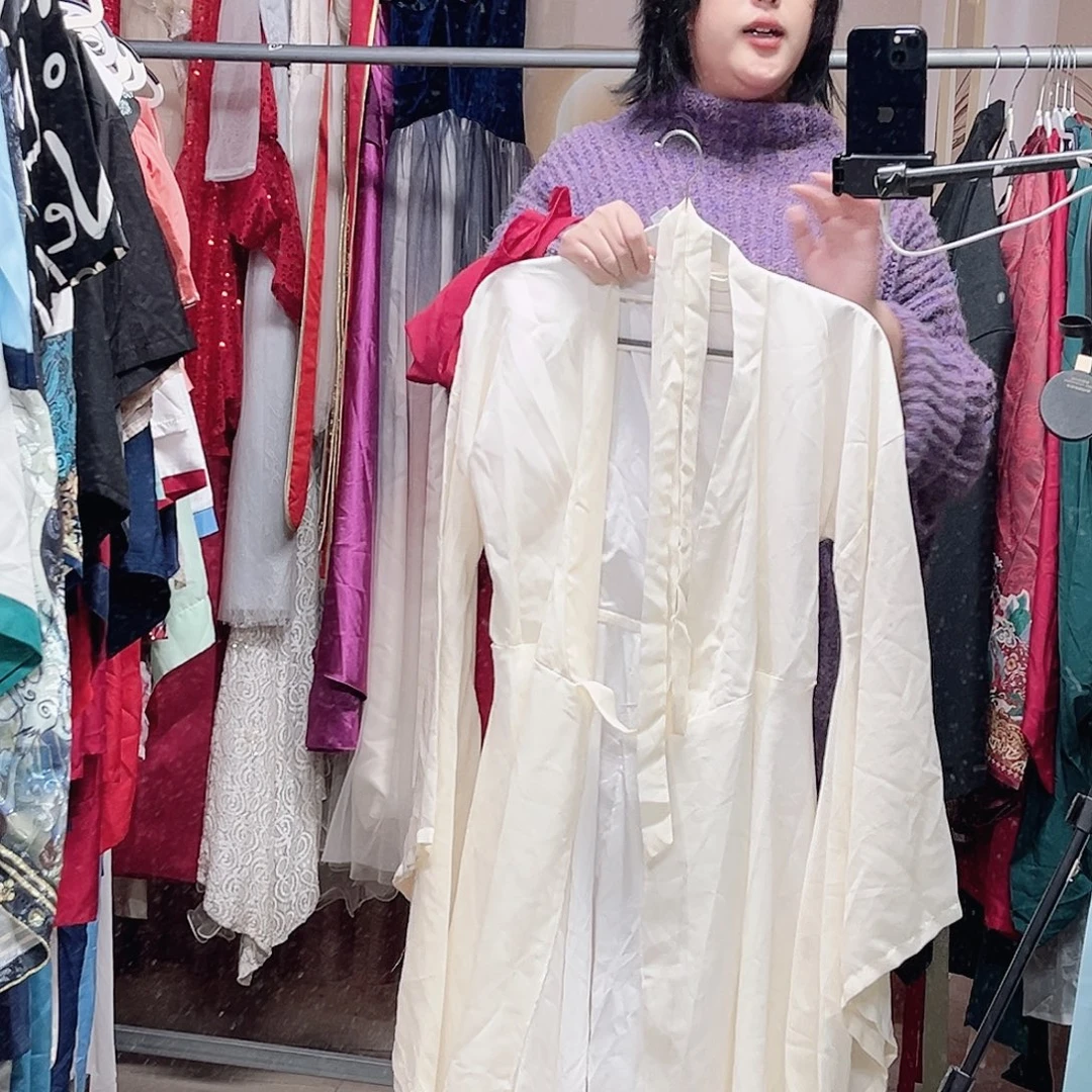 1***8闪046号线地铁口附近的