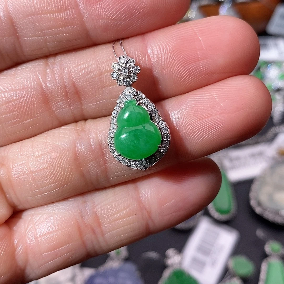 翡翠颈饰18K金镶嵌吊坠