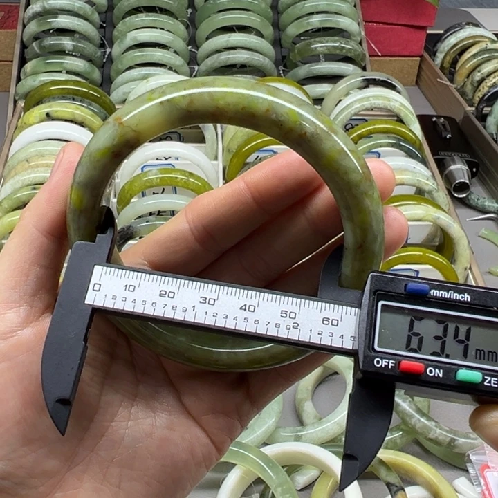 蛇纹石玉未镶嵌手镯57