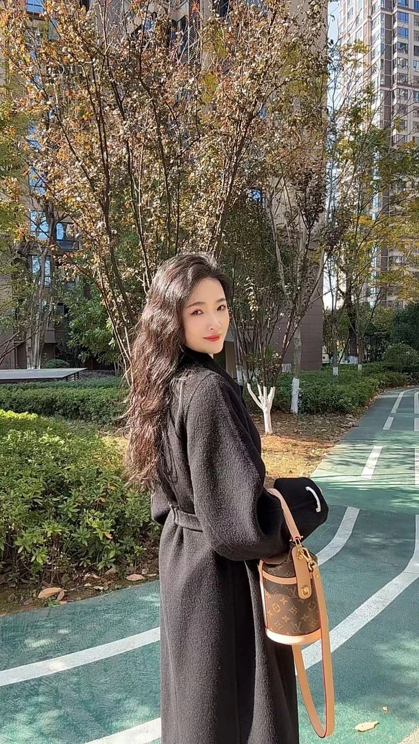 女士时尚潮流外套