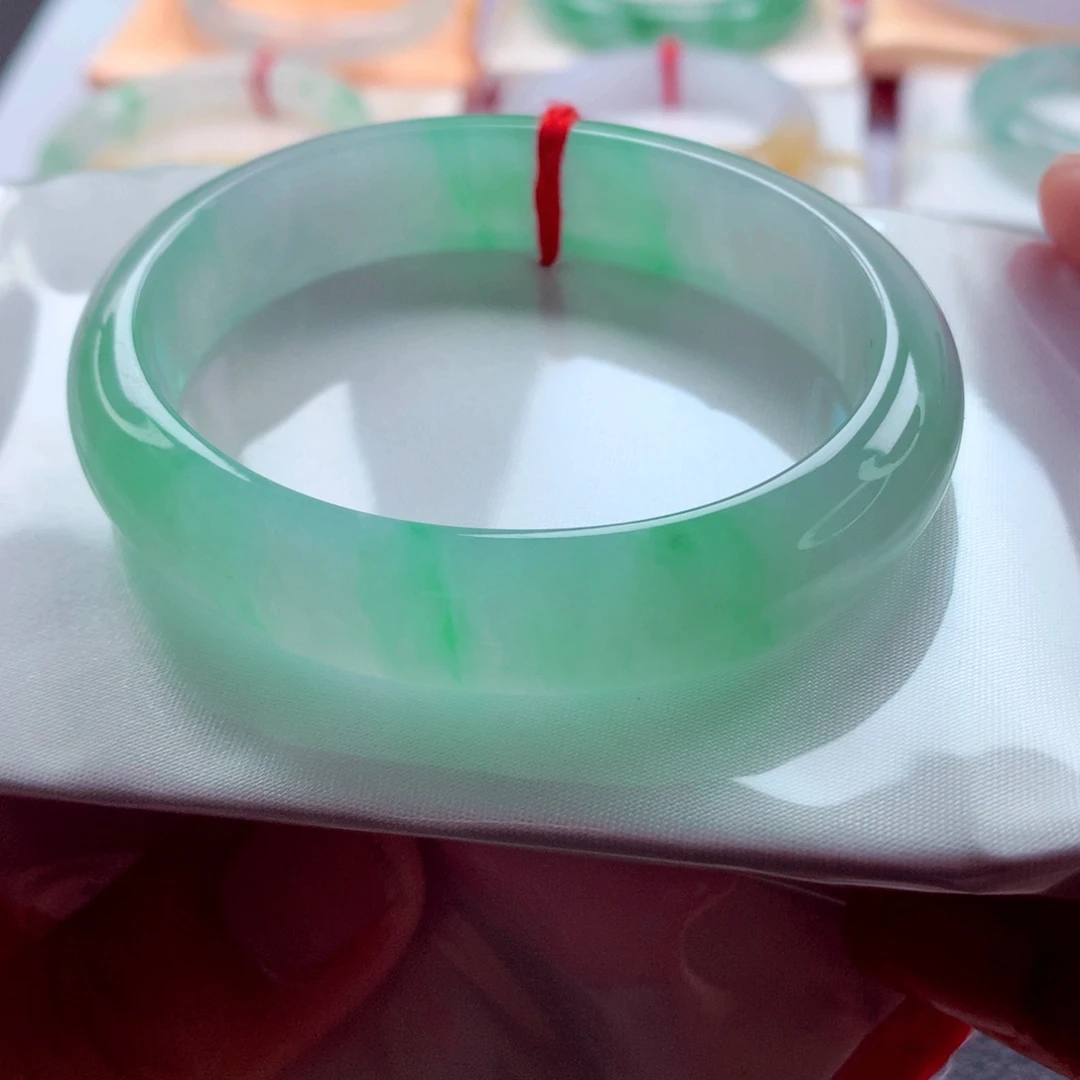 翡翠未镶嵌手镯（贵妃镯）师妹55贵妃金丝阳绿完美（9号）