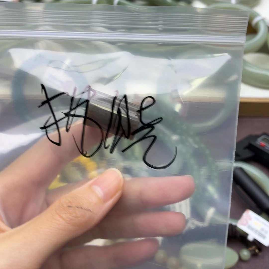 拂***晓和田玉未镶嵌颈饰