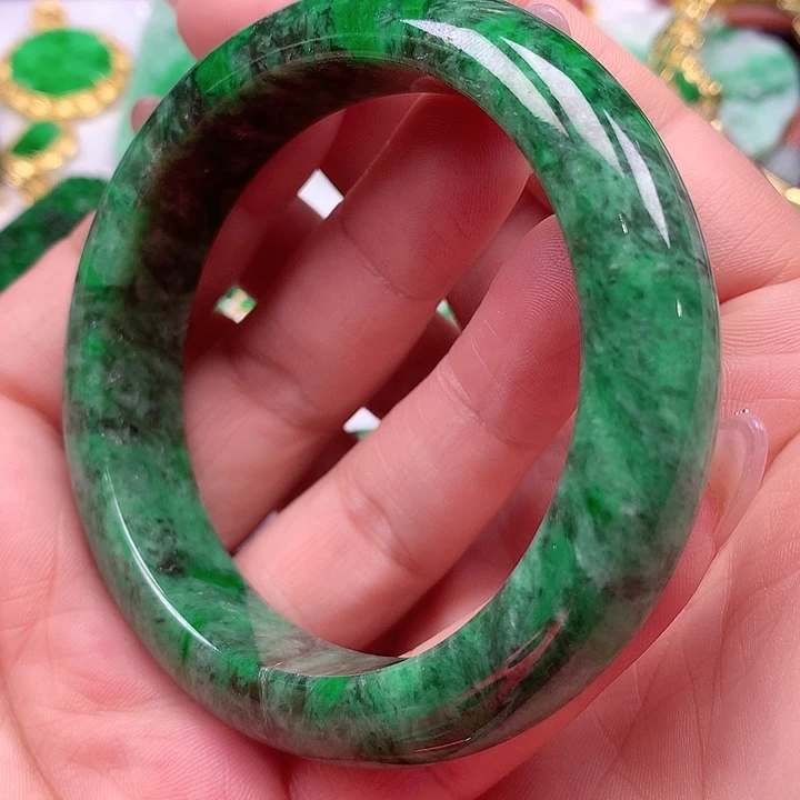 翡翠手镯未镶嵌翡翠手镯