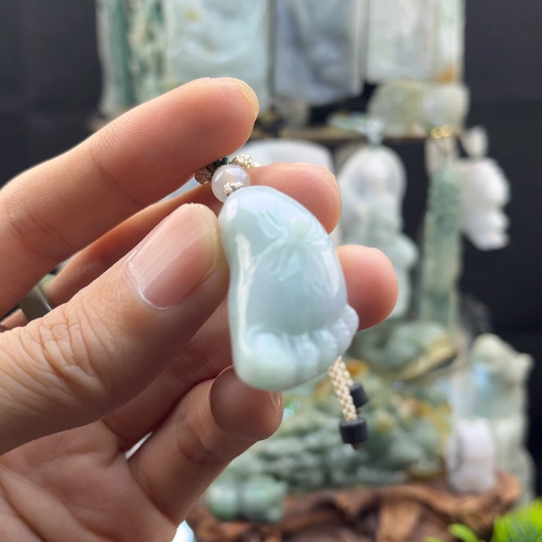 翡翠未镶嵌颈饰知足常乐