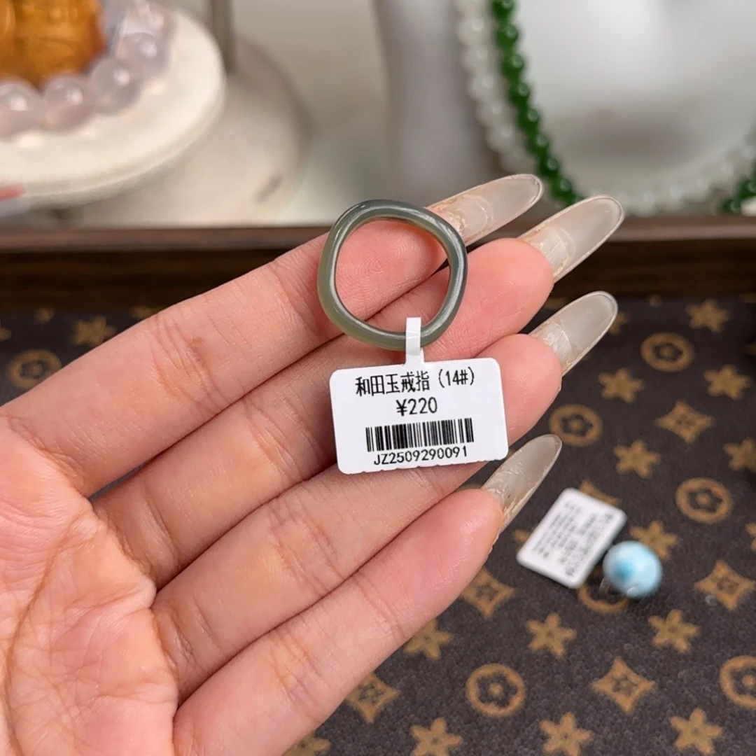 和田玉未镶嵌戒指点墨青花