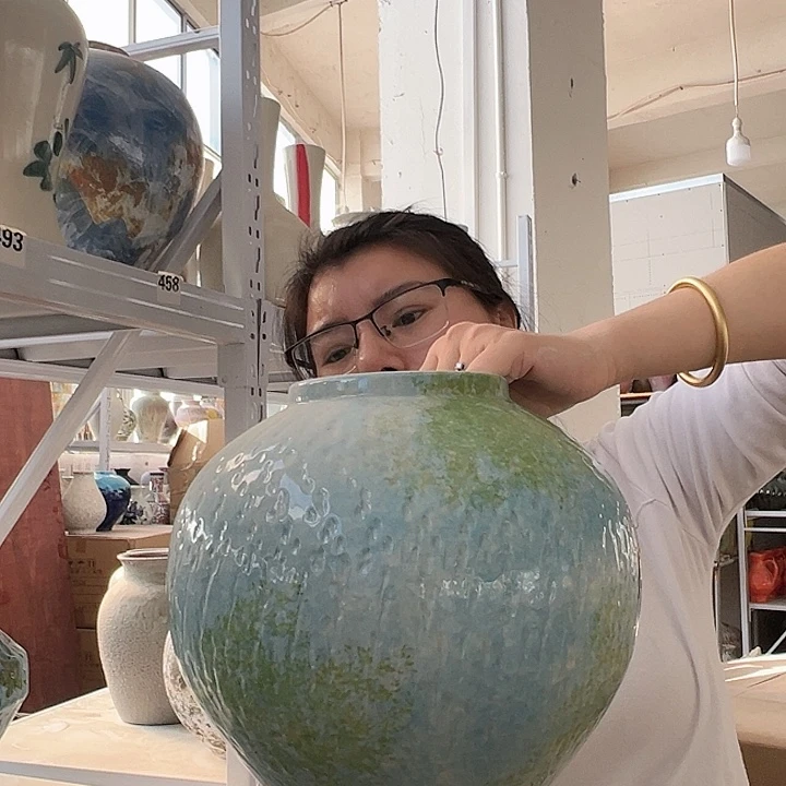 景德镇陶瓷花瓶工厂