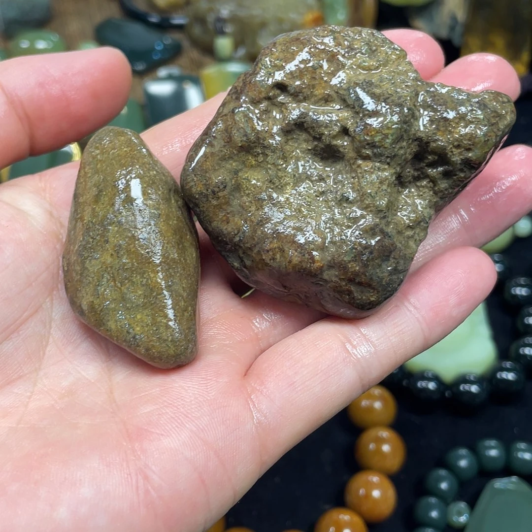 岫岩河磨玉（透闪石质玉）未镶嵌车挂