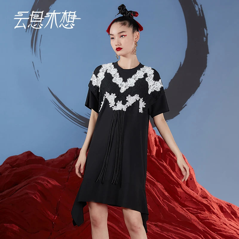 云思木想2023夏季新款撞色花边流苏时尚黑色圆领连衣裙10474
