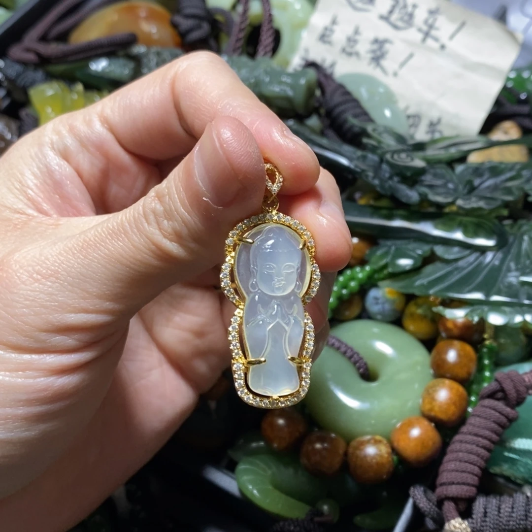 蛇纹石玉未镶嵌颈饰