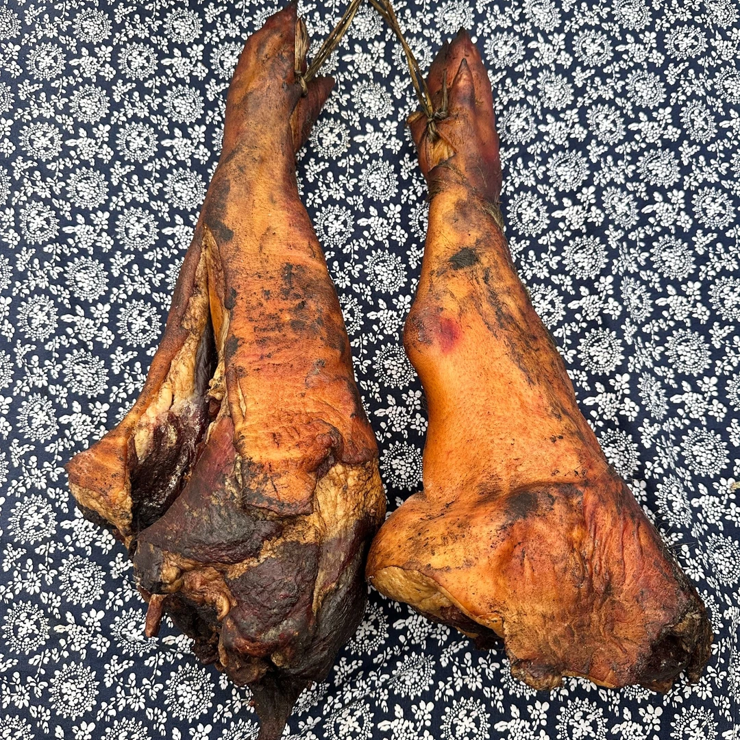 农家烟熏土猪腊猪脚猪腿（水田坝助农）