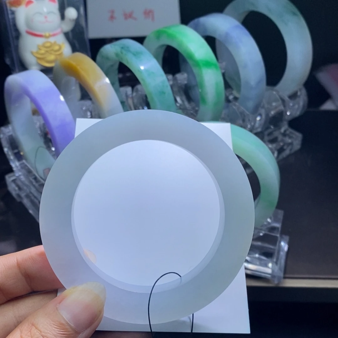 定制翡翠翡翠手镯未镶嵌风****逃