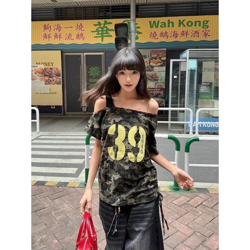 迷彩斜领露肩t恤女夏季新款美式复古风潮牌设计感辣妹显瘦上衣T恤