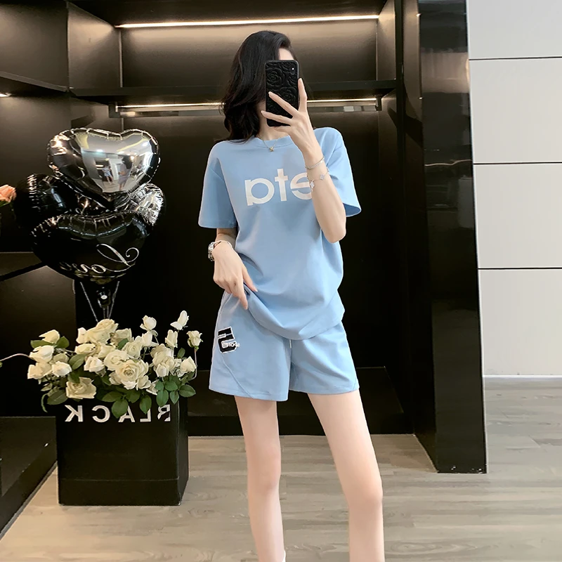 多巴胺穿搭蓝色休闲运动套装女夏网红洋气时尚宽松短袖短裤两件套