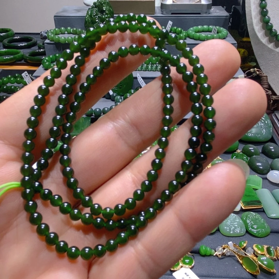 颈饰未镶嵌和田玉（碧玉）