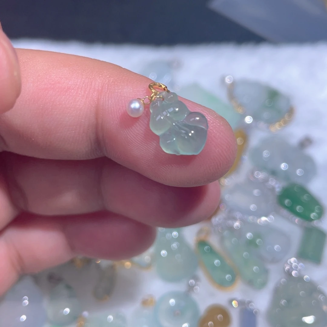 翡翠18K金镶嵌颈饰