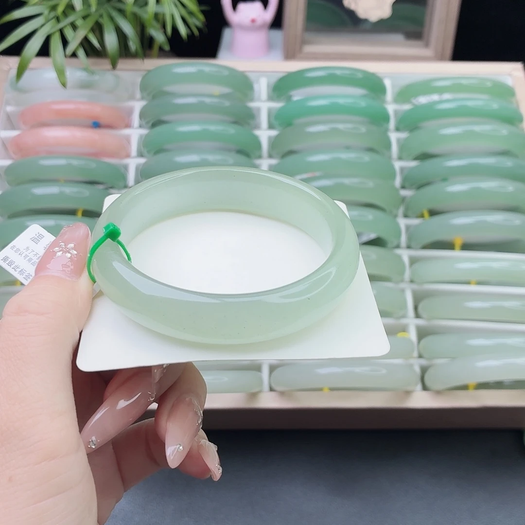 石英质玉未镶嵌手镯