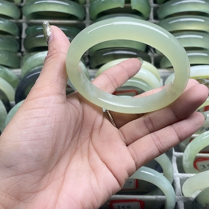 蛇纹石玉未镶嵌手镯389