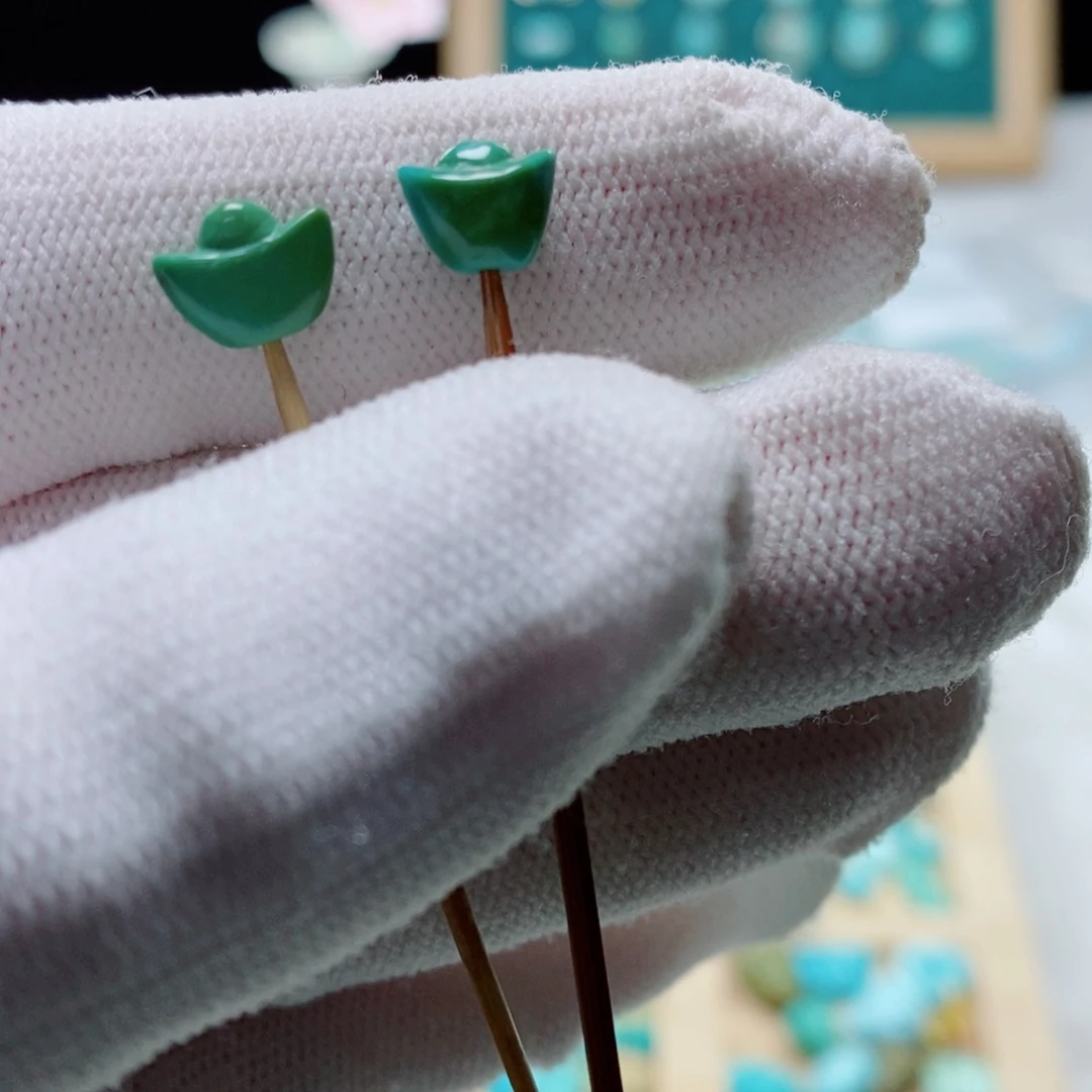 绿松石未镶嵌颈饰