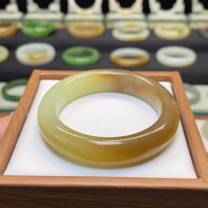 和田玉手镯未镶嵌56