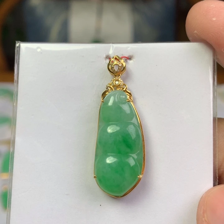 翡翠18K金镶嵌颈饰