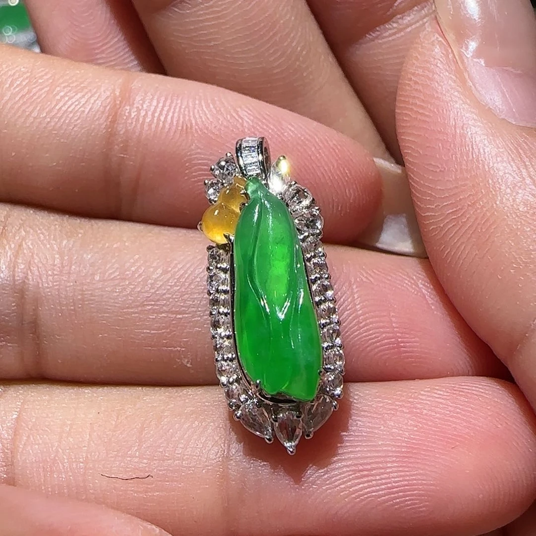 【闪购商品】颈饰18K金镶嵌翡翠天然