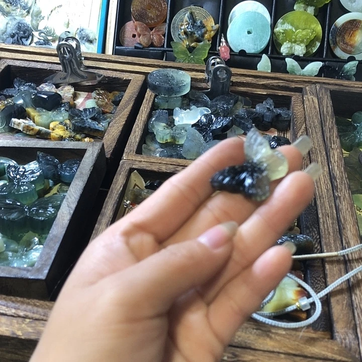岫玉未镶嵌岫玉挂件