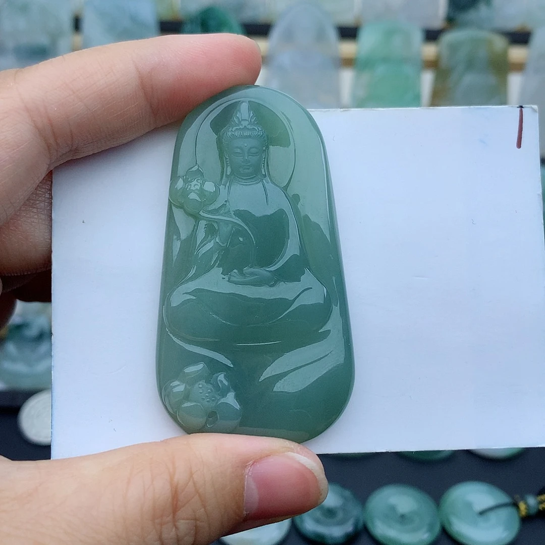 我***柴翡翠未镶嵌颈饰大势至