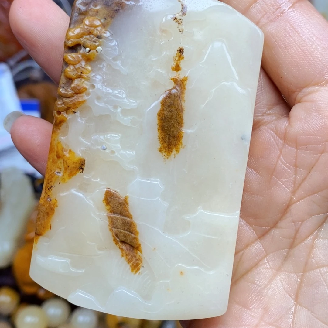 石英质玉（黄龙玉）颈饰9K金镶嵌