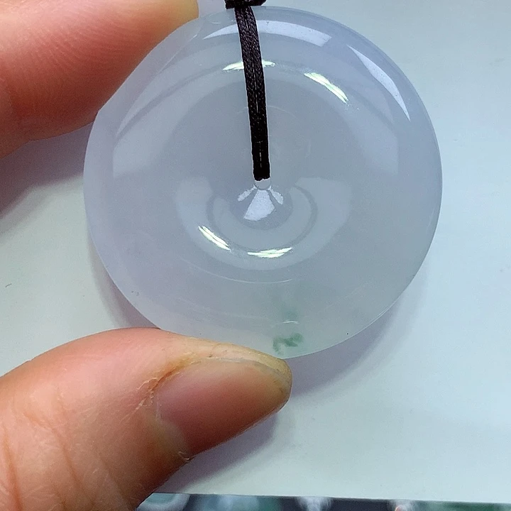 翡翠未镶嵌颈饰平安扣