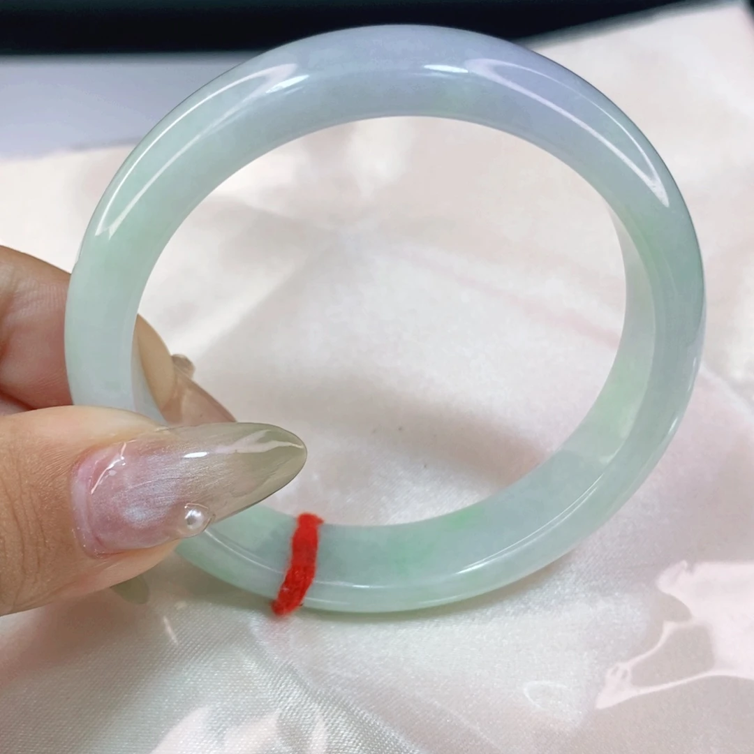 翡翠手镯未镶嵌55圈
