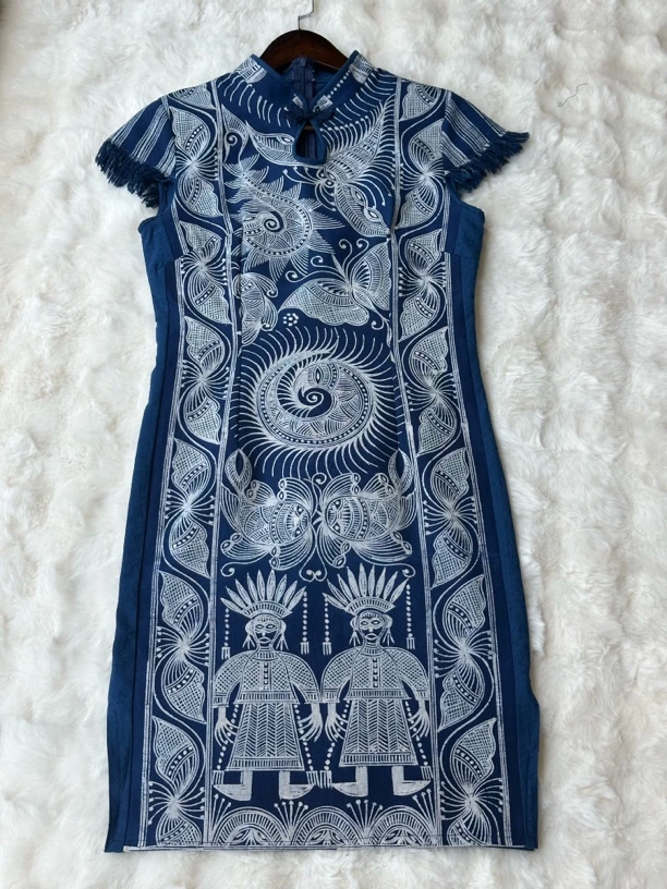 民族风水滴中款旗袍复古蓝色夏季纯手工蜡染制作