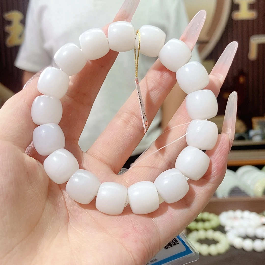 李****和田玉未镶嵌手链