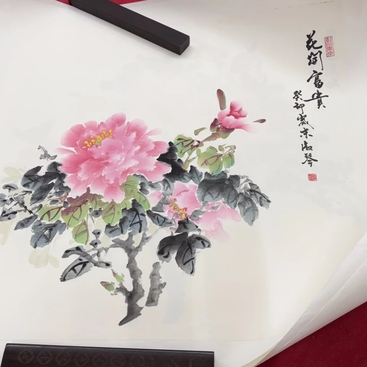 国画花鸟的翅膀是由一只