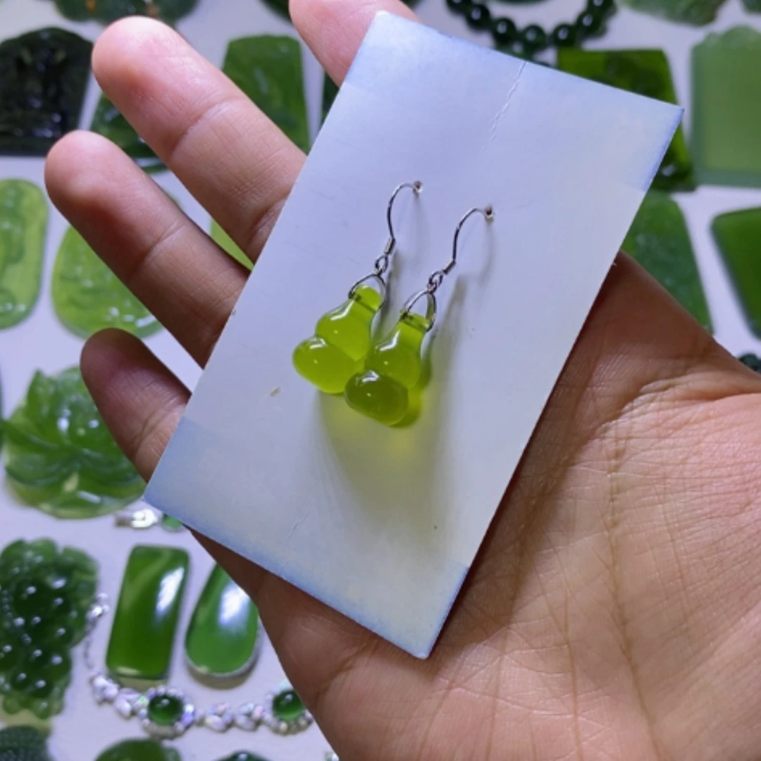 【闪购商品】未镶嵌蛇纹石玉耳环