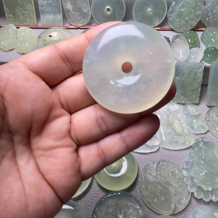 岫玉未镶嵌吊坠(赠链)